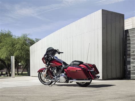 2017 Harley Davidson Street Glide Buyers Guide Specs And Price