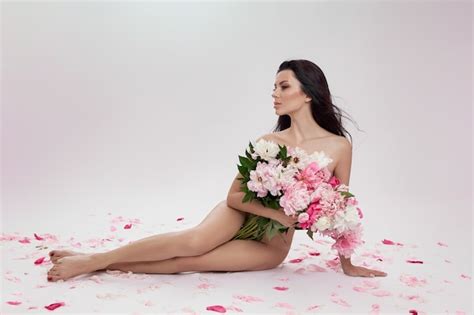 Premium Photo Beautiful Nude Brunette Woman With Peony Flowers