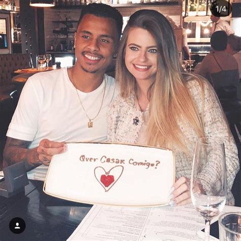 Mulher De Allan Rouba A Cena Na Chegada Do Novo Jogador Do Flamengo E