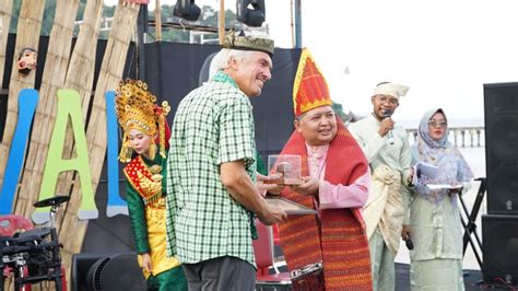 Gallery Photo Buka Ceremony Padang Melang Internasional Folklore