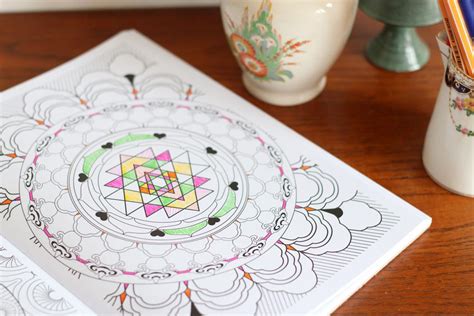 ART THERAPY - MANDALAS COLOURING IN AND MEDITATION - Lobster and Swan