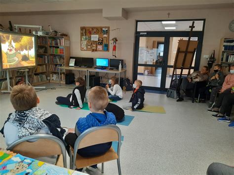 Dzie Czarnego Kota W Bibliotece Szkolnej Zesp Szkolno Przedszkolny