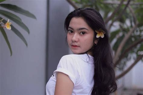 Biodata Ratu Aulia Lengkap Dengan Agama Hingga Umur Aktris Cantik Hot