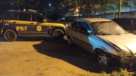 PRF recupera em Bezerros carro roubado há um dia no Recife Polícia