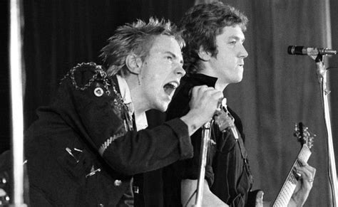 Pistol Πρώτο δείγμα από τη σειρά του Danny Boyle για τους Sex Pistols