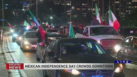 Chicagoans Celebrate Mexican Independence Day Downtown YouTube