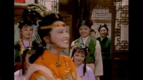 「风格」30年后依旧艳惊四座，87红楼时装周——王熙凤（一） 红楼 史延芹 王熙凤 新浪新闻