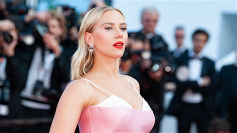 Peekaboo Bra Quelle Est Cette Tendance Lingerie Qui Suscite Le Scandale Sur Les Tapis Rouges