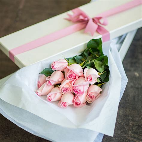 One Dozen Pink Roses In T Box Send To Philippinesroses Box To