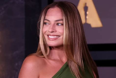 Margot Robbie cumple 33 años la sex symbol que vincularon con Brad Pitt y Ben Affleck y volvió