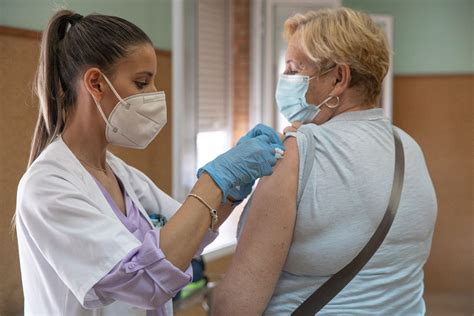 Una vacuna universal contra la gripe con tecnología de ARN funciona en