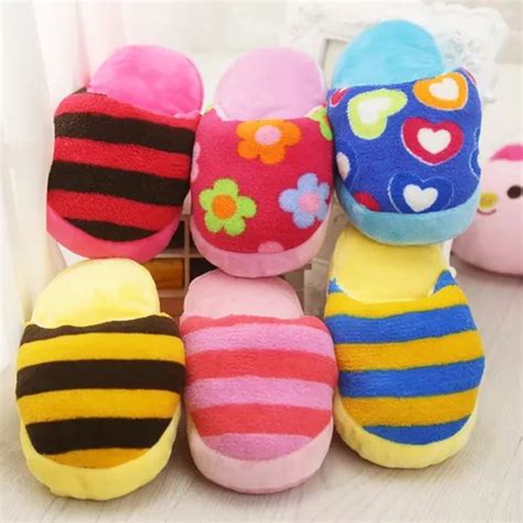 Mordedor Pelúcia Pet Pantufa Chinelo Para Cães Gato Cachorro Cor