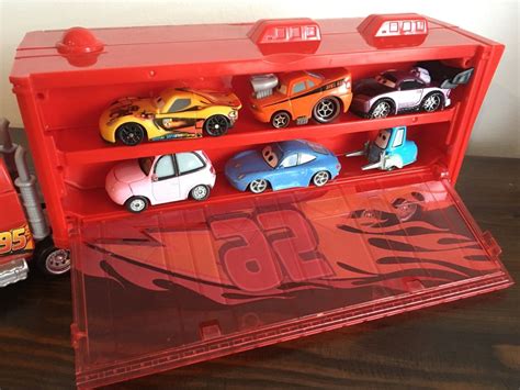 Mattel Disney Auta Cars Maniek transporter samochodów zestaw