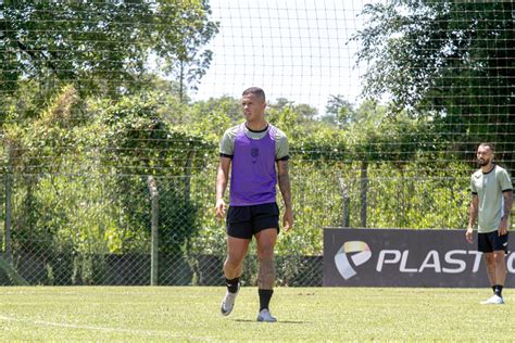 Figueirense reintegra o atacante Marlyson após duas temporadas de