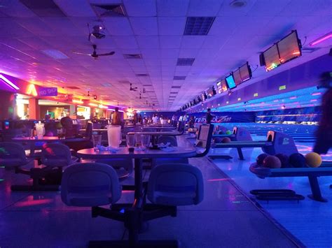 Bowling Alley 1 Am Oc Rvaporwaveaesthetics