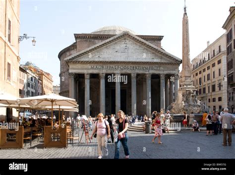 The Pantheon Piazza Della Rotonda Rome Italy Stock Photo Alamy