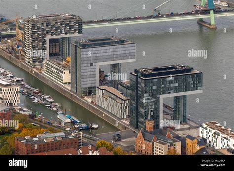 La Antena El Edificio Crane Gr A Casas Rheinauhafen El Rin El