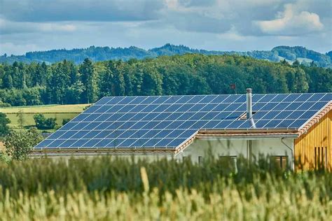 Pourquoi choisir le photovoltaïque pour un bâtiment agricole