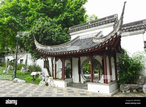 Chinese Garden Stock Photo Alamy