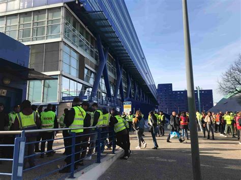 Réforme des retraites la lutte continue pour les dockers de Marseille