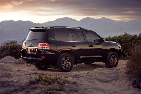 2020 Land Cruiser Heritage Edition Embraces Retro Styling, Off-road ...