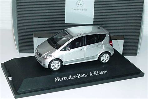 Mercedes Benz A Klasse T Rig W Polarsilber Met Werbemodell