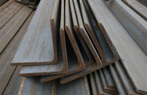 Уголок равнополочный 50х50х4 купить в Москве от производителя