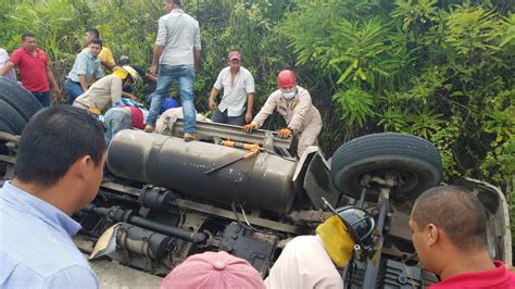 Rastrero Se Salv De Morir Al Volcar En La Ca Occidente De Honduras