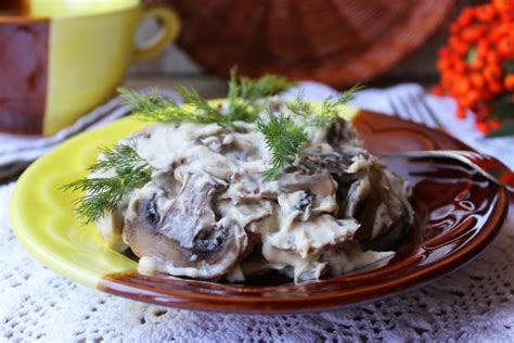 Шампиньоны в сметане на сковороде: рецепт с фото, секреты приготовления