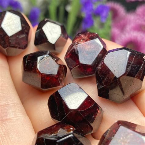 Red Garnet Crystal Garnet Dodecahedron Red Garnet Polished Garnet