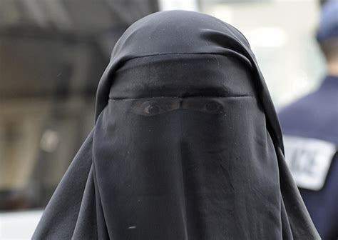 Austrian Full Face Veil Ban Comes Into Force