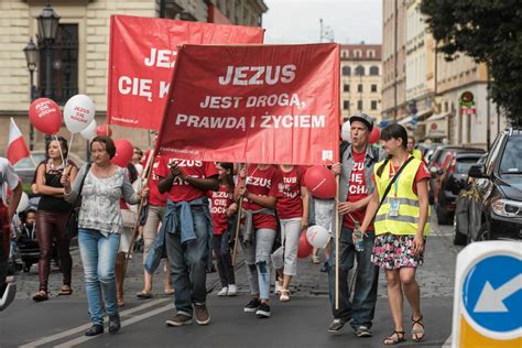 Marsz dla Jezusa przeszedł przez Wrocław Miało iść 300 osób ale