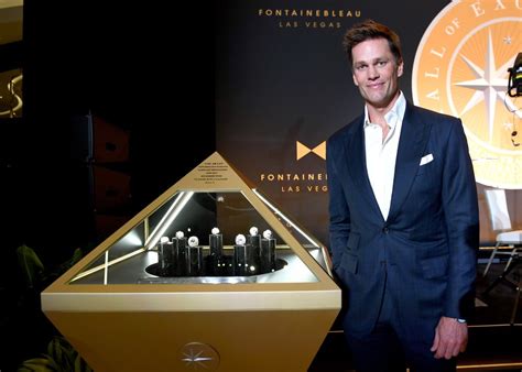 Tom Brady leaves his seven Super Bowl rings at the Hall of Excellence ...