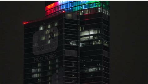 Palazzo Lombardia Illuminato Con Il Tricolore Per Celebrare Il Giorno