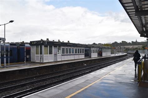 Strood Station © N Chadwick Geograph Britain And Ireland