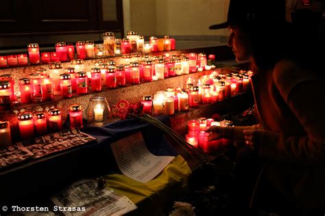 Rumänen trauern vor Botschaft in Berlin um Opfer des C Flickr