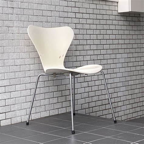 フリッツハンセン Fritz Hansen セブンチェア ホワイトラッカー アルネ ヤコブセン スタッキングチェア 北欧家具 デンマーク B