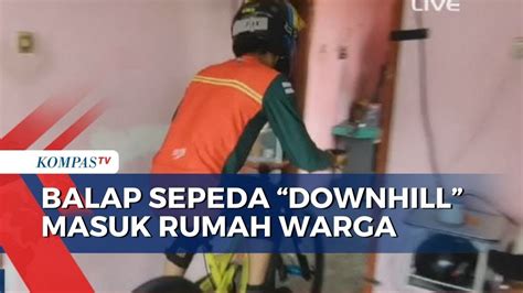 Keseruan Balap Sepeda Downhill Rute Berliku Hingga Masuk Rumah Warga