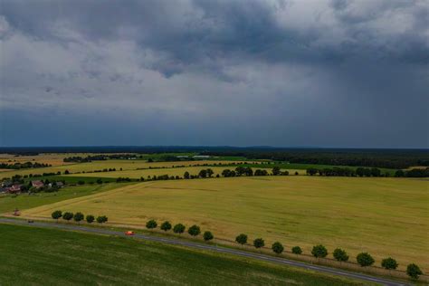 Unwetter Gefahr In Berlin Und Brandenburg Starkregen Und Heftige Windb En