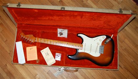 1983 Fender Vintage ’62 Reissue Stratocaster Case Joe The Guitarman