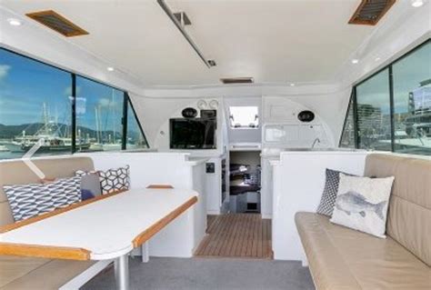 Cairns Boat Charter 43ft Luxury Flybridge Cruiser