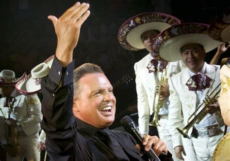 Picoteando El Espectaculo La Cantante Yuri Tild A Luis Miguel De