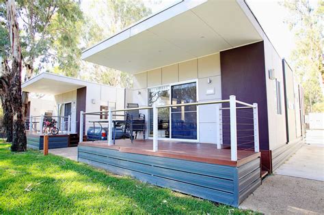 Deluxe 2 Bedroom Cabin - Sleeps 5 | Maidens Inn Moama Holiday & Caravan ...