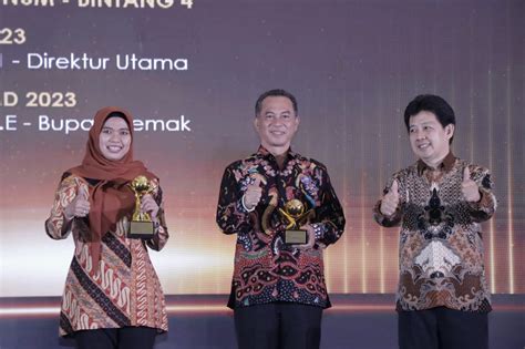 Bupati Dan PUDAM Demak Raih Penghargaan Top BUMD Awards 2023