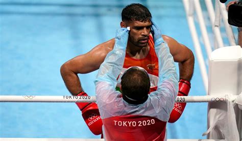 tokyo olympics boxer satish kumar crashes   quarterfinals  week