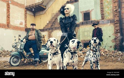 Cruella paul walter hauser hi-res stock photography and images - Alamy