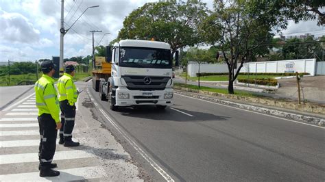 Fiscaliza O Da Opera O Carga Pesada Autua Ve Culos Na Avenida