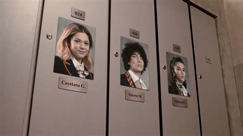 Los Tres Nuevos Alumnos Del Colegio Las Encinas De La Serie De Netflix