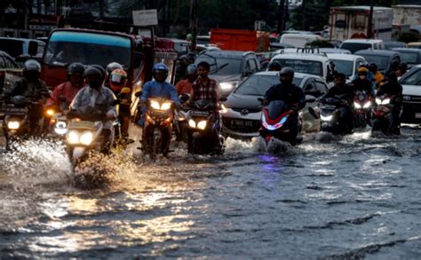 Drainase Buruk Penyebab Terjadinya Genangan Air Di Depok Foto