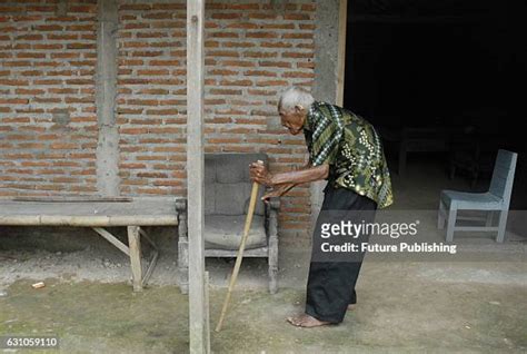 Worlds Oldest Man Photos And Premium High Res Pictures Getty Images